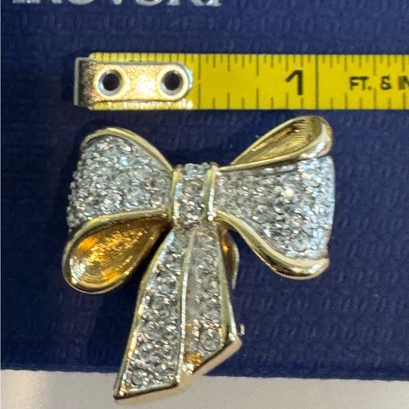 Authentic SWAROVSKI Gold Ribbon Pave Crystal Bow Clip on Earrings - Picture 12 of 13